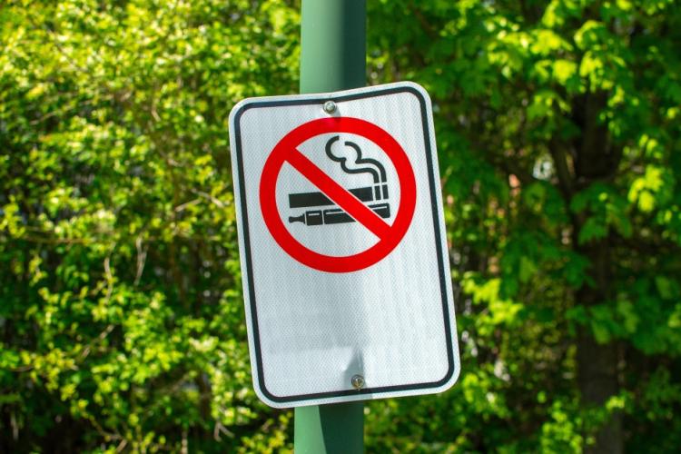A photo of a no e-cigarette sign